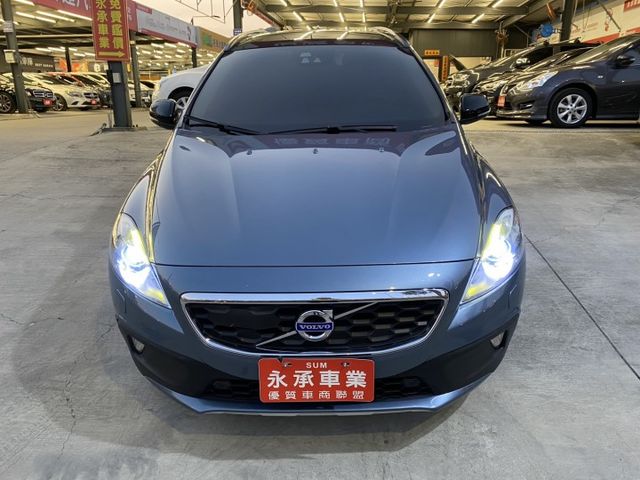 永承嚴選頂級旗艦版V40柴油渦輪引擎 D少跑第三公正單位認證車原鈑件全額貸可參考  第2張相片