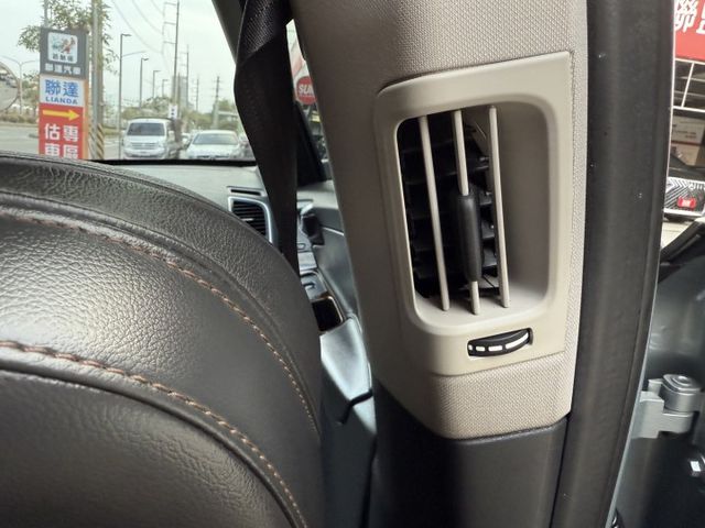 永承嚴選經典名車瑞典坦克豪華休旅車全車原鈑認證車全額貸可參考  第15張相片