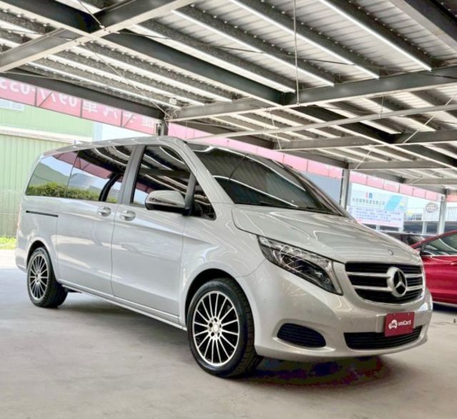 永承嚴選BENZ 時尚商務休閒七人座車全車原鈑一手認證車要買要快  第2張相片