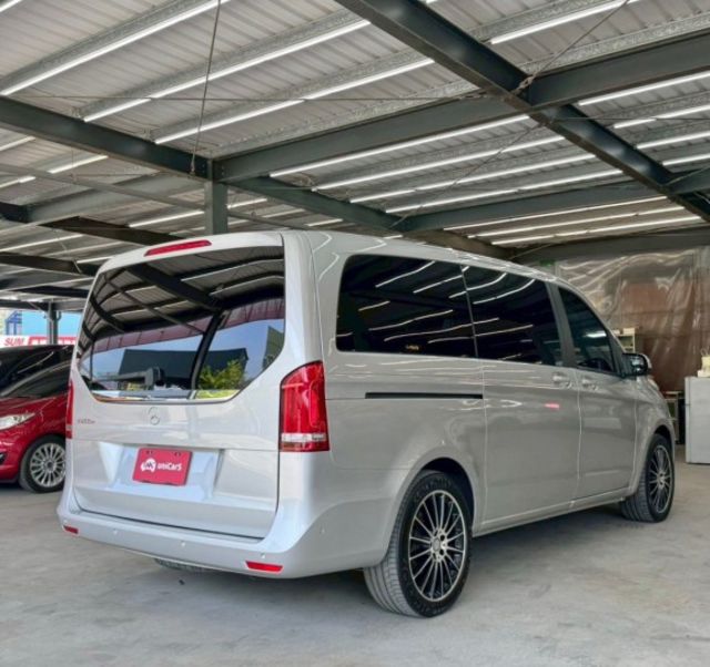永承嚴選BENZ 時尚商務休閒七人座車全車原鈑一手認證車要買要快  第3張相片