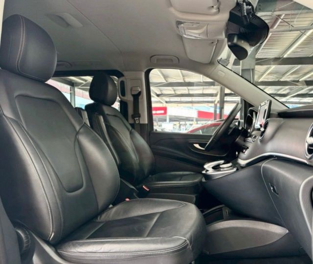 永承嚴選BENZ 時尚商務休閒七人座車全車原鈑一手認證車要買要快  第9張相片