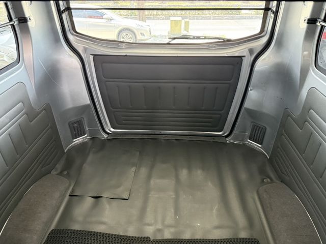 永承嚴選中華三菱載人載貨赚錢的好幫手全車原鈑認證車公里數保證全額貸可參考  第8張相片