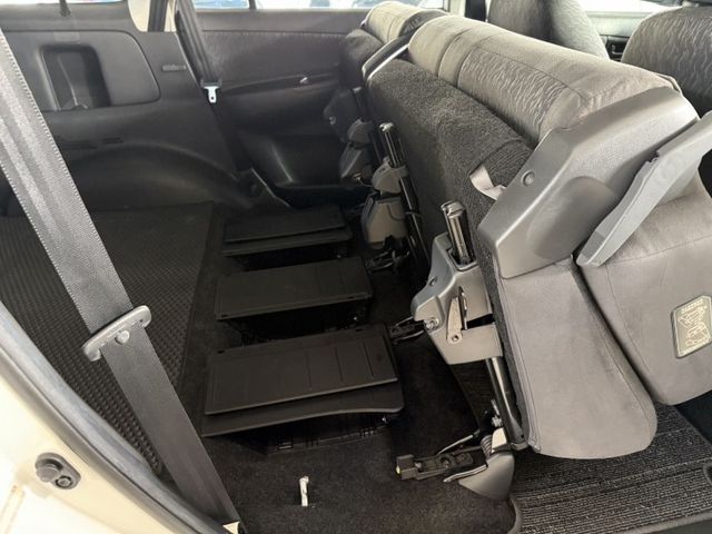 永承嚴選一手用車公里數保證全車原版件稀有手排商旅車全額貸可參考  第15張相片