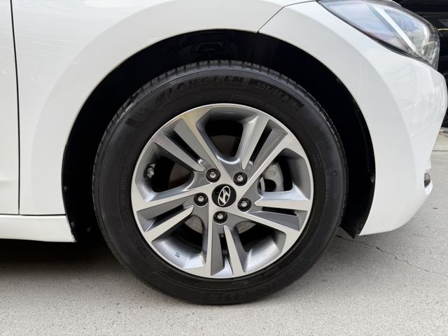 永承嚴選現代時尚豪華房車1級油耗省油好開原鈑認證車全額貸可參考  第7張相片