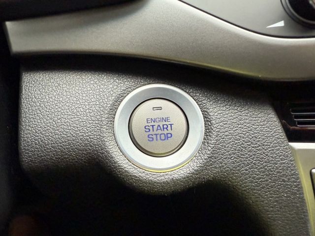 永承嚴選現代時尚豪華房車1級油耗省油好開原鈑認證車全額貸可參考  第13張相片