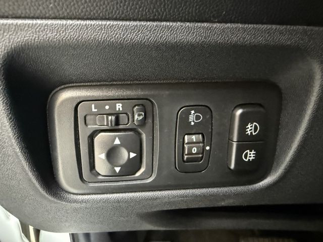 永承嚴選中華三菱經典國民省油小車通勤休閒代步的好幫手全額貸可參考  第14張相片