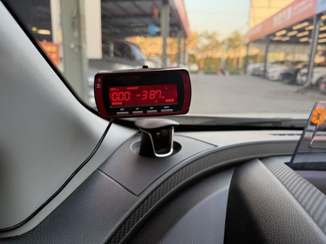 永承嚴選時尚跨界休旅車配備齊全原鈑認證車天窗版全額貸可參考  第13張相片