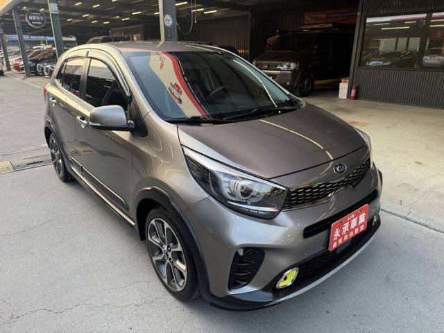 永承嚴選時尚熱門小轎車一手原鈑認證車好開省油都會通勤休閒的好幫手全額貸可參考  第3張相片