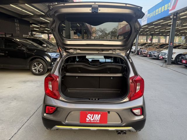 永承嚴選時尚熱門小轎車一手原鈑認證車好開省油都會通勤休閒的好幫手全額貸可參考  第8張相片