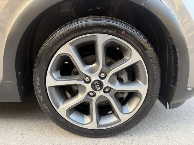 永承嚴選時尚熱門小轎車一手原鈑認證車好開省油都會通勤休閒的好幫手全額貸可參考  第9張相片