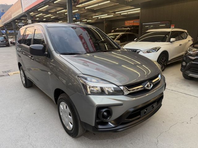 永承嚴選中華商旅冠軍車空間大好運用休閒載物載人的好幫手全額貸可參考  第3張相片