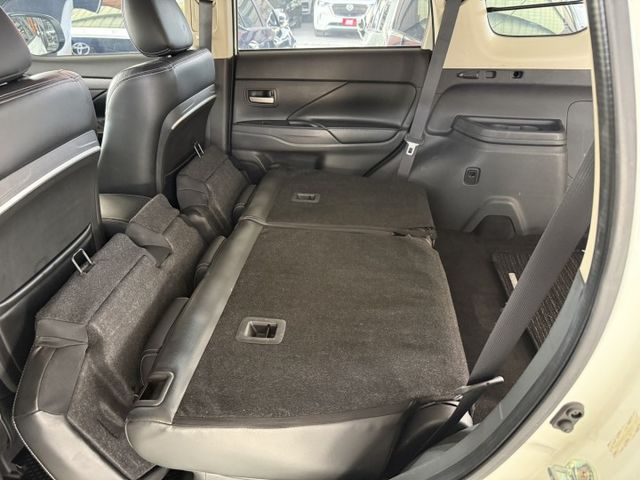 永承嚴選三菱熱門休旅車超大空間舒適好開露營休閒4WD是你上山下海的好幫手可全額貸  第16張相片