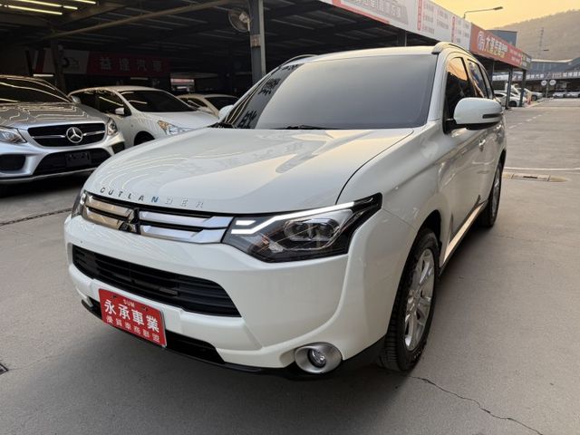 永承嚴選氣派超大空間5+2人座ACC跟車系統跑少贈送全新安卓機原鈑認證車可全額貸  第1張相片