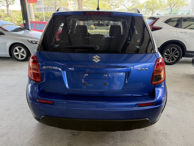 永承嚴選鈴木經典熱門轎旅車跑少原鈑件好開車況非常漂亮全額貸可參考要買要快  第5張相片