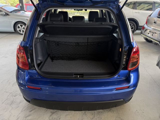 永承嚴選鈴木經典熱門轎旅車跑少原鈑件好開車況非常漂亮全額貸可參考要買要快  第7張相片