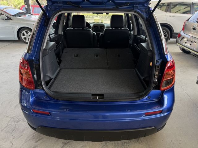 永承嚴選鈴木經典熱門轎旅車跑少原鈑件好開車況非常漂亮全額貸可參考要買要快  第8張相片