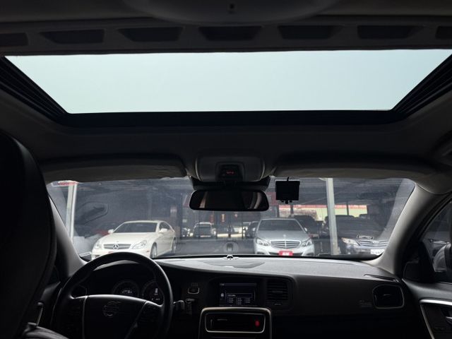 永承嚴選S60渦輪增壓原廠R-DESIGN旗艦版空力套件原鈑認證車全額貸可參考  第15張相片