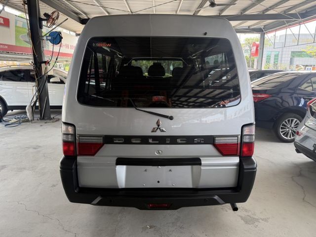 永承嚴選自排商用載人載物不二車選僅跑約4.3萬公里全車原鈑件要買要快全額貸可參考  第5張相片