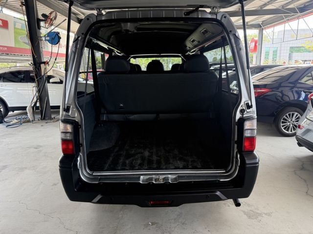 永承嚴選自排商用載人載物不二車選僅跑約4.3萬公里全車原鈑件要買要快全額貸可參考  第7張相片