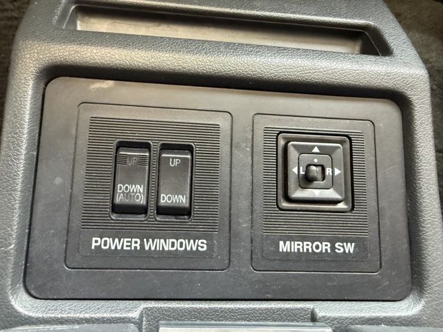 永承嚴選自排商用載人載物不二車選僅跑約4.3萬公里全車原鈑件要買要快全額貸可參考  第14張相片