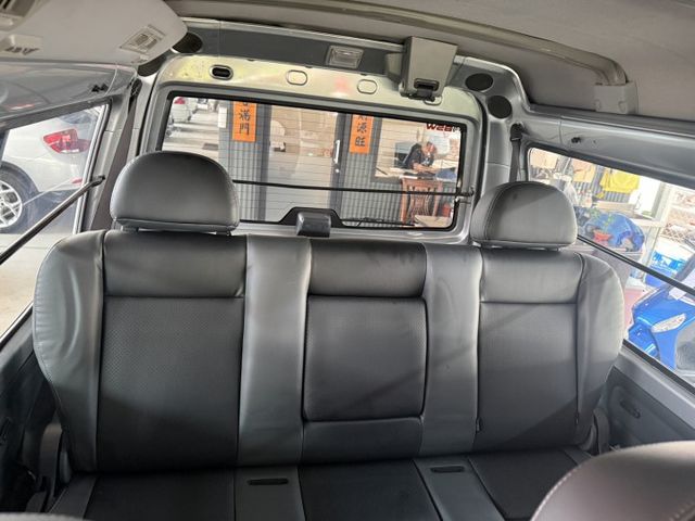 永承嚴選自排商用載人載物不二車選僅跑約4.3萬公里全車原鈑件要買要快全額貸可參考  第17張相片