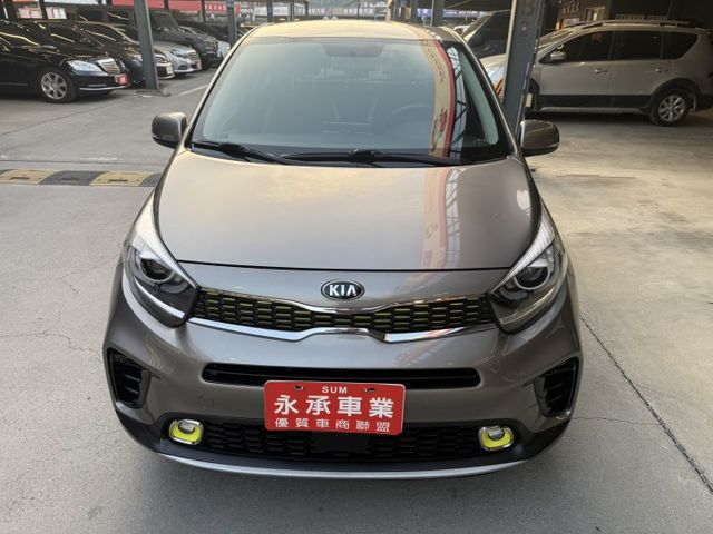 永承嚴選時尚熱門小轎車一手原鈑認證車好開省油都會通勤休閒的好幫手全額貸可參考  第2張相片