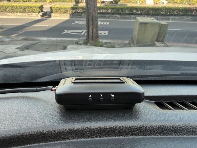 熱門跨界休旅車盲點偵測ACC跟車系統恆溫空調360度環景原鈑認證車全額貸可參考  第13張相片