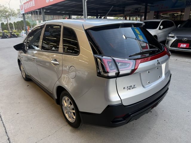 永承嚴選都會時尚車大空間超省油通勤休閒的好幫手原鈑認證車全額貸可參考要買要快  第6張相片