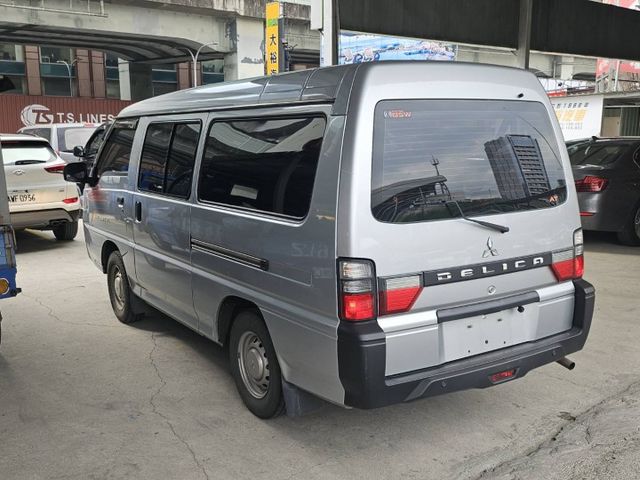 /8人座/自排!廂型車/原廠保養/原鈑件/認證車/  第3張相片