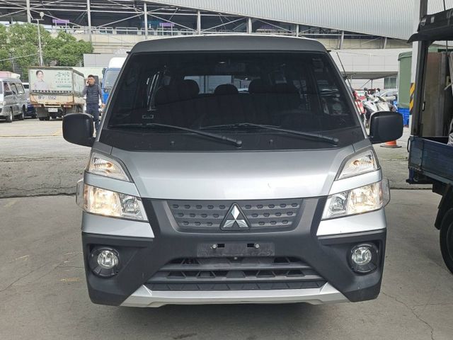 /8人座/自排!廂型車/原廠保養/原鈑件/認證車/  第4張相片
