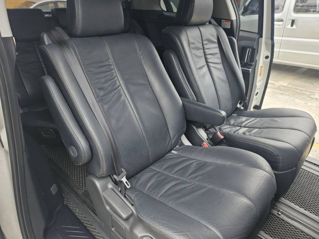 /頂級款/黑內裝/雙天窗/低里程/7人座休旅車  第11張相片