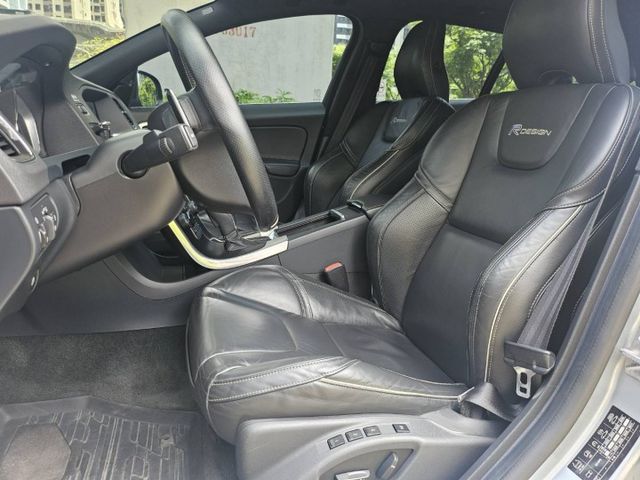 /旅行車/自動跟車/低里程/T5 R-Design運動版/黑天蓬  第8張相片