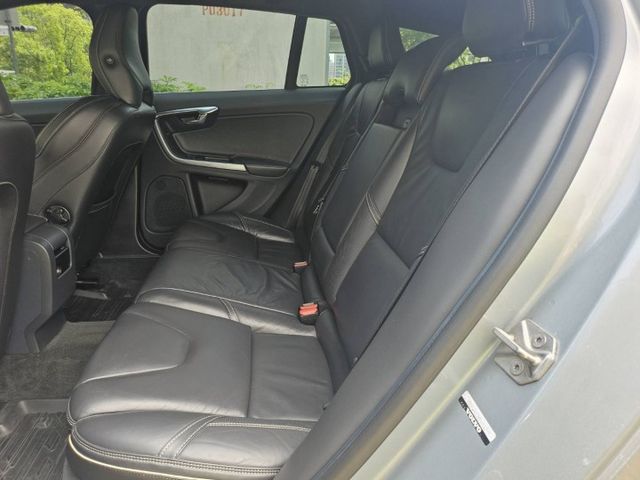 /旅行車/自動跟車/低里程/T5 R-Design運動版/黑天蓬  第9張相片