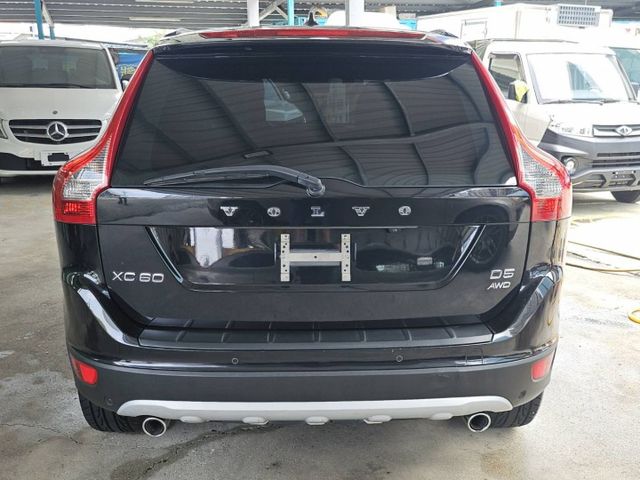 /ACC自動跟車/全景天窗/電尾門/低里程/D5 AWD  第4張相片