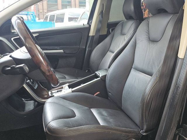 /ACC自動跟車/全景天窗/電尾門/低里程/D5 AWD  第8張相片
