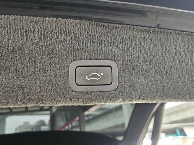 /ACC自動跟車/全景天窗/電尾門/低里程/D5 AWD  第11張相片