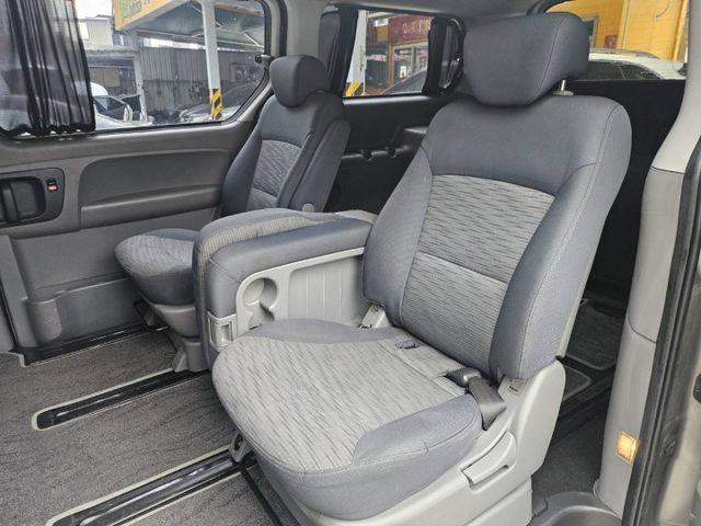 /第三排滑軌/安卓音響/低里程/9人座休旅車/  第5張相片