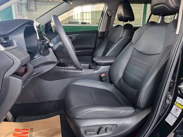 /小改款/數位儀表/盲點/全速域自動跟車  第13張相片