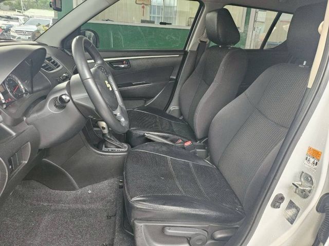 /摸門/按鍵啟動/低里程/5門掀背小車/定速/可愛流線外觀  第4張相片