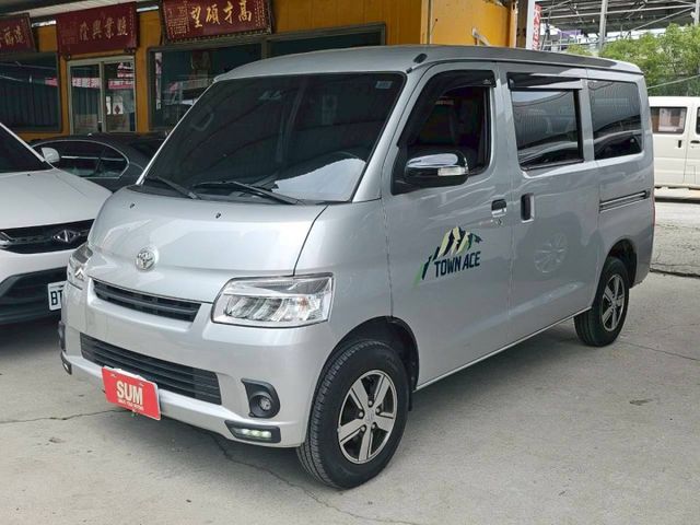 /頂級版/多合一音響/倒車顯示/僅跑5千多公里/原鈑件/自排廂型車  第1張相片