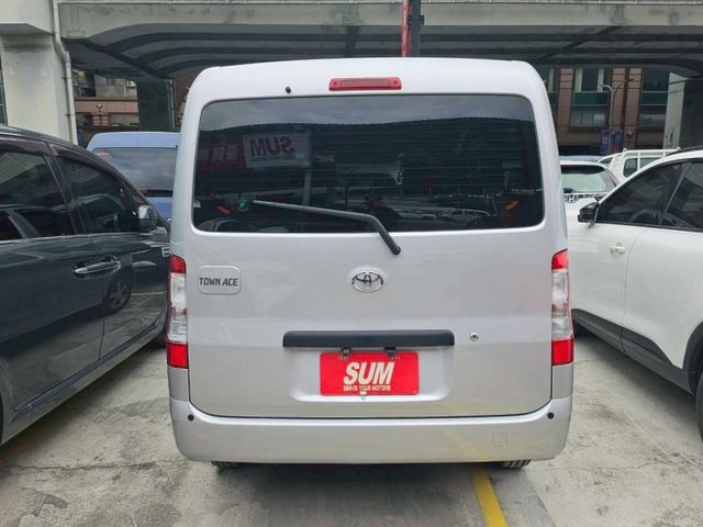 /頂級版/多合一音響/倒車顯示/僅跑5千多公里/原鈑件/自排廂型車  第4張相片