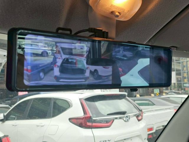 /頂級版/多合一音響/倒車顯示/僅跑5千多公里/原鈑件/自排廂型車  第6張相片