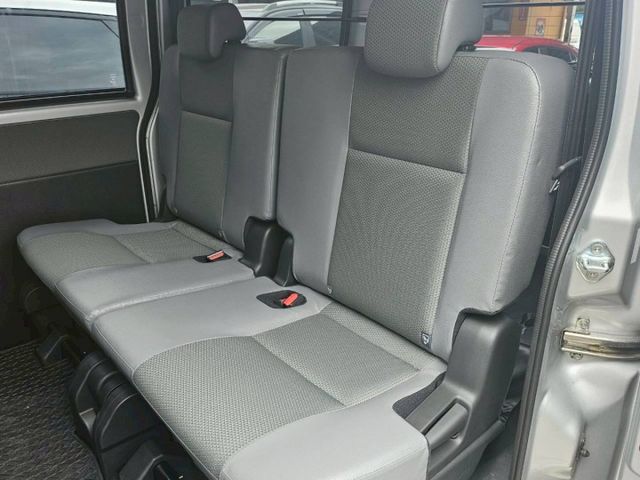 /頂級版/多合一音響/倒車顯示/僅跑5千多公里/原鈑件/自排廂型車  第11張相片