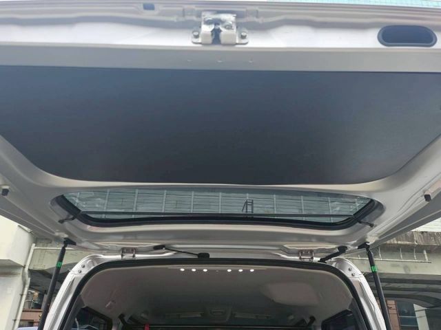 /頂級版/多合一音響/倒車顯示/僅跑5千多公里/原鈑件/自排廂型車  第13張相片