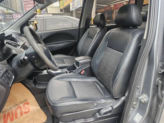 客貨兩用/自排廂型車/寬敞空間/可全額貸款  第9張相片