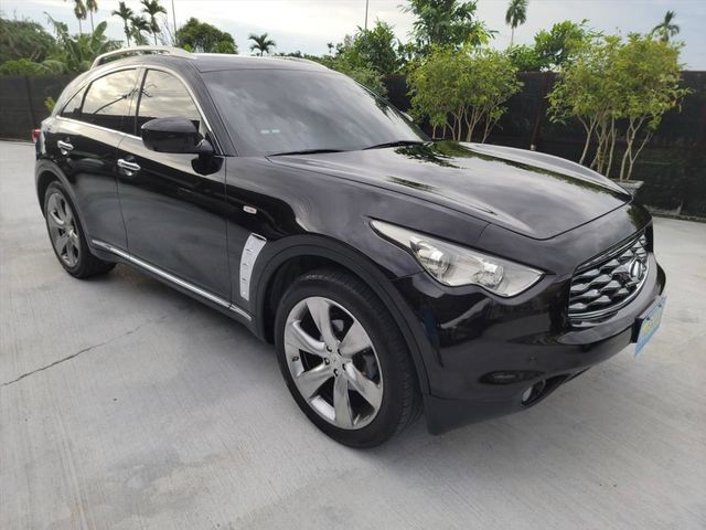 車比人兇 FX35 霸氣休旅車  第3張相片