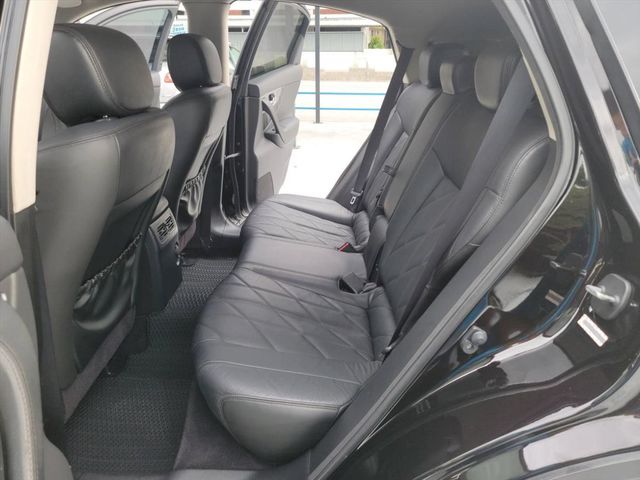 車比人兇 FX35 霸氣休旅車  第14張相片