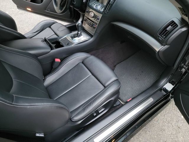 G37 雙門跑車 車子超美  第13張相片