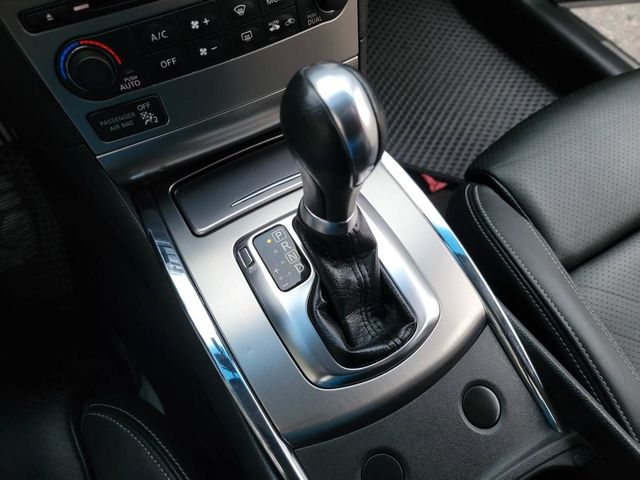 G37 雙門跑車 車子超美  第15張相片