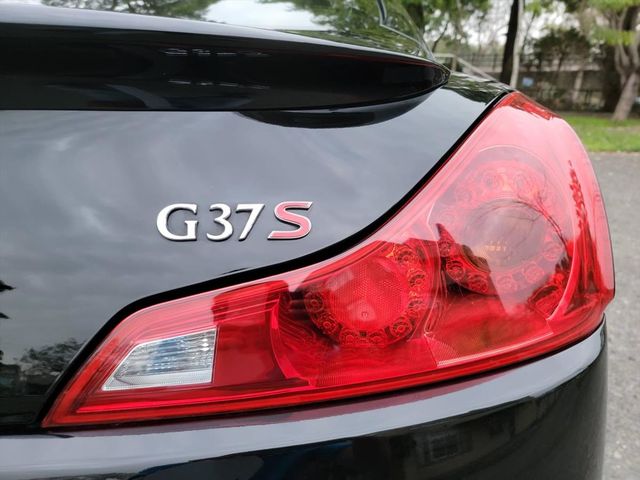 G37 雙門跑車 車子超美  第20張相片